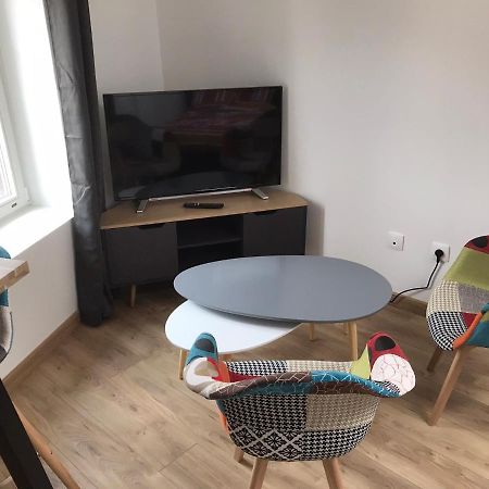 Super Studio refait à neuf proche des commerces Royat Esterno foto