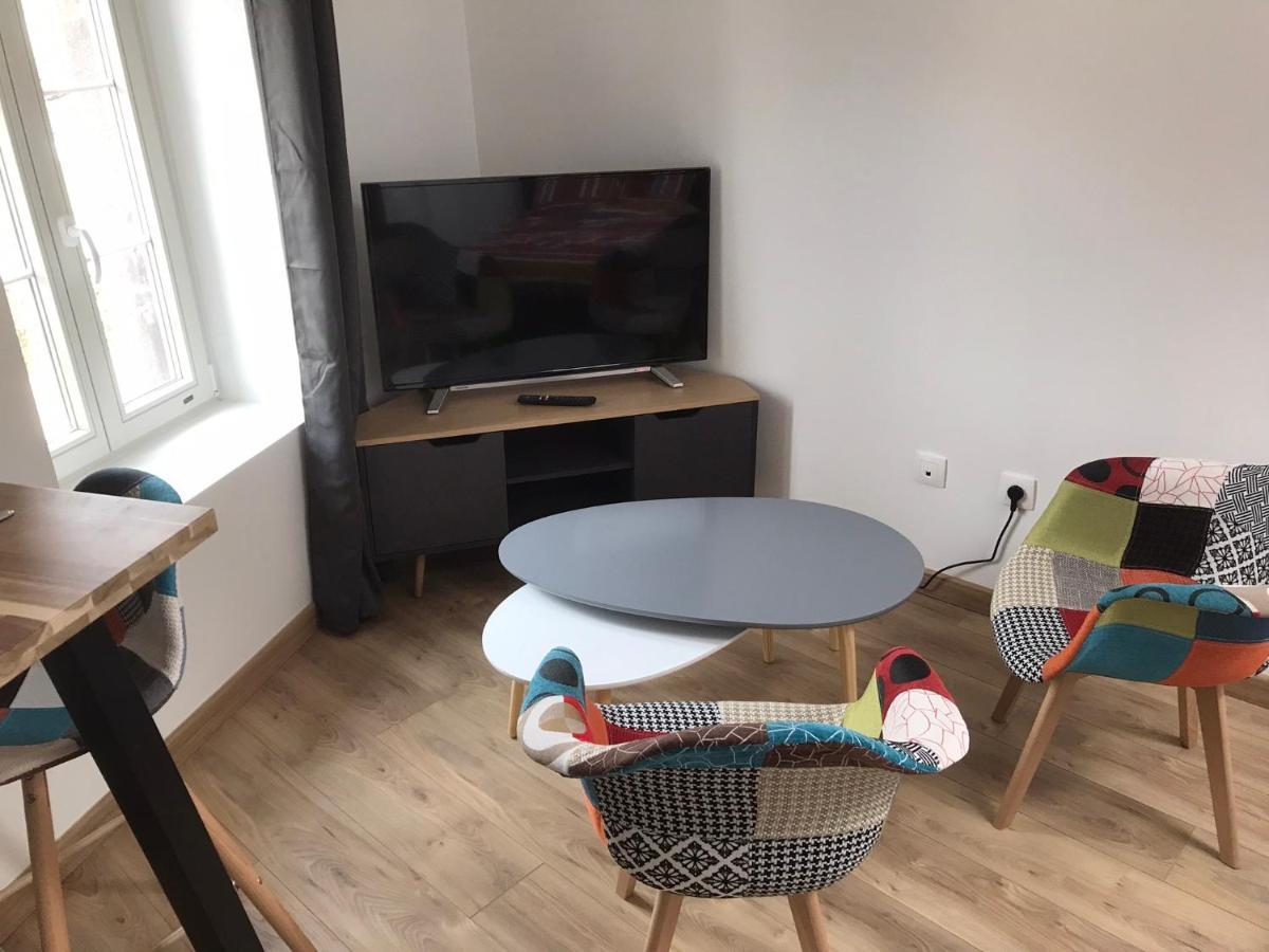 Super Studio refait à neuf proche des commerces Royat Esterno foto
