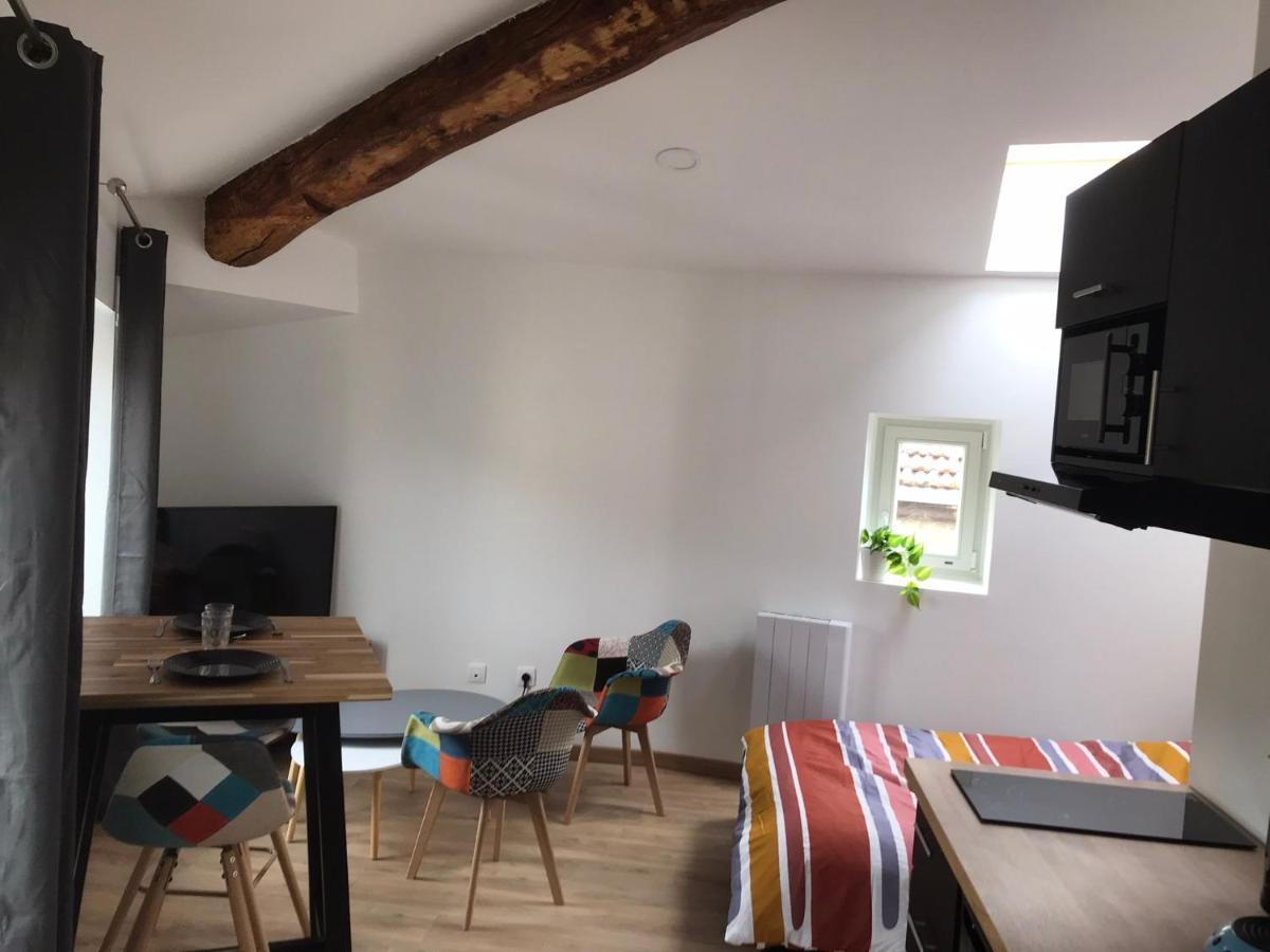 Super Studio refait à neuf proche des commerces Royat Esterno foto