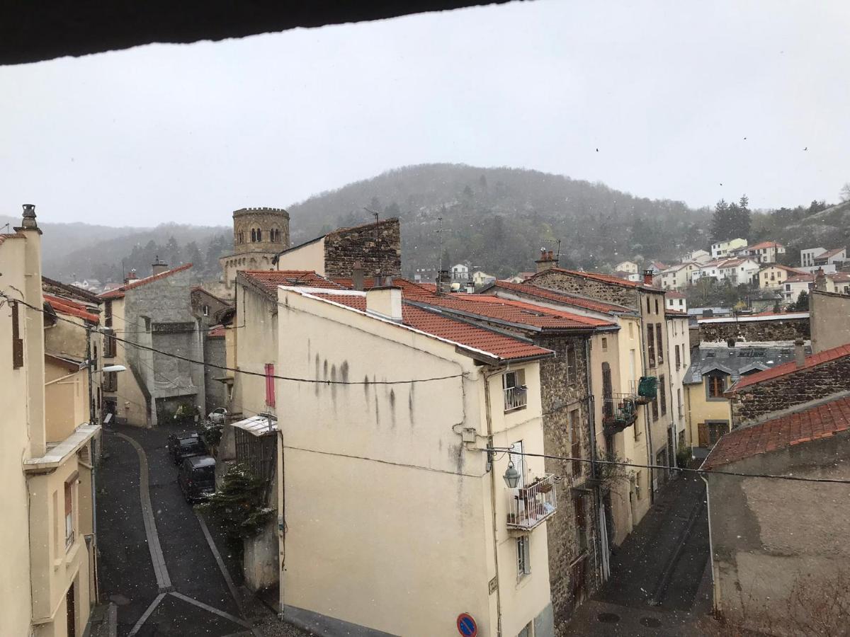 Super Studio refait à neuf proche des commerces Royat Esterno foto