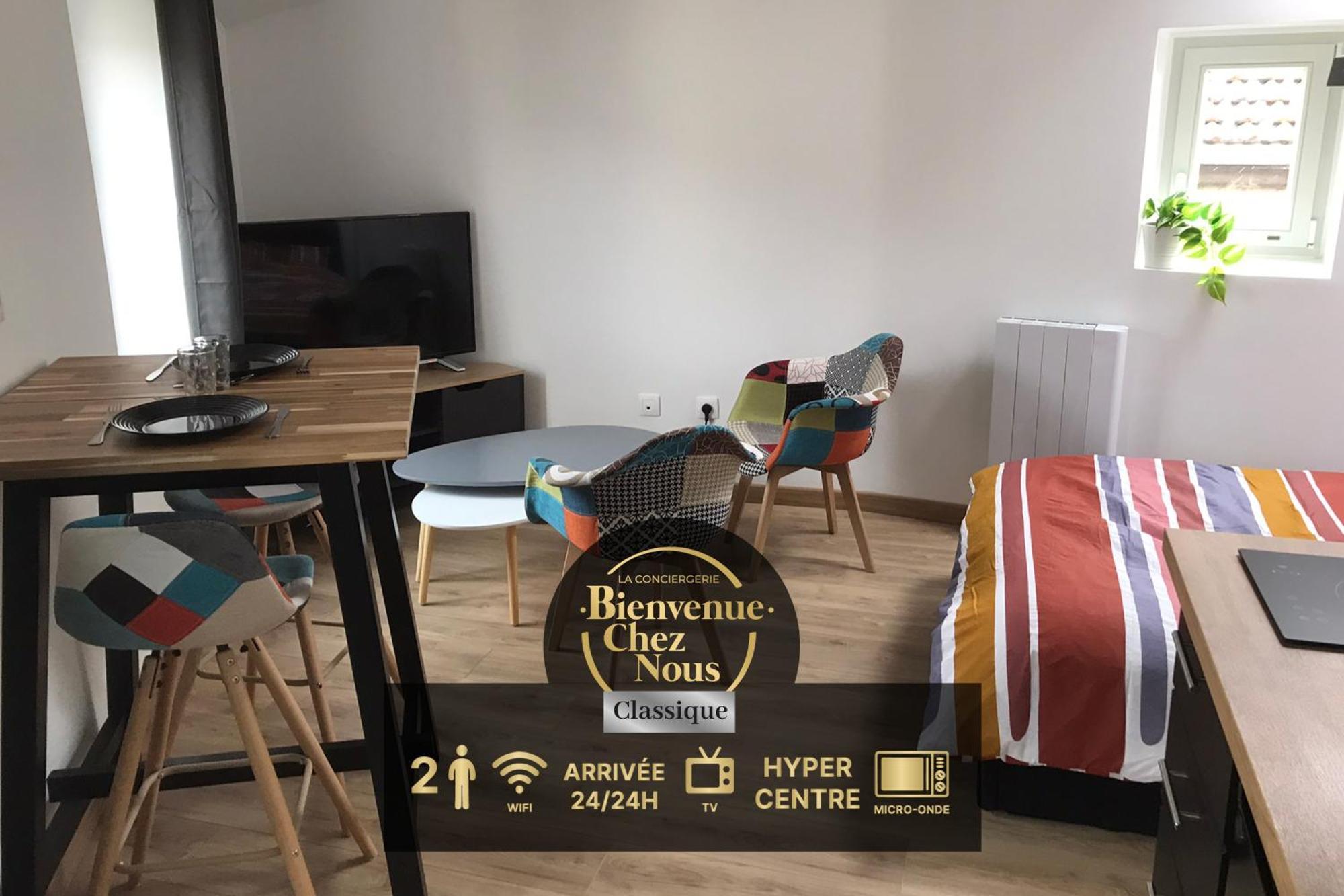 Super Studio refait à neuf proche des commerces Royat Esterno foto